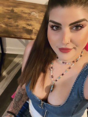 Esmeralda  escort